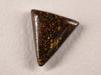 Opale boulder d’Australie — triangle — 14 ct
