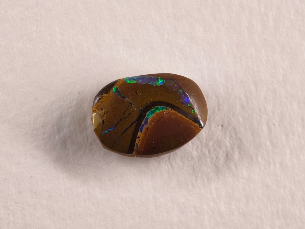 Opale boulder d’Australie — ovale — 4,9 ct