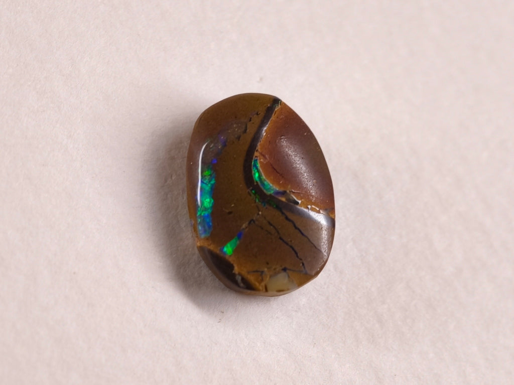Opale boulder d’Australie — ovale — 4,9 ct
