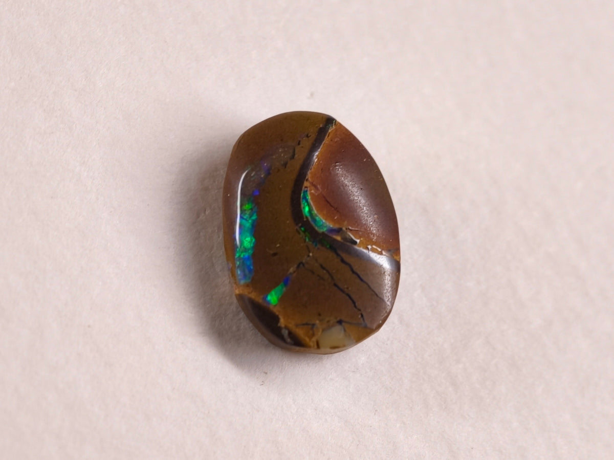 Opale boulder d’Australie — ovale — 4,9 ct