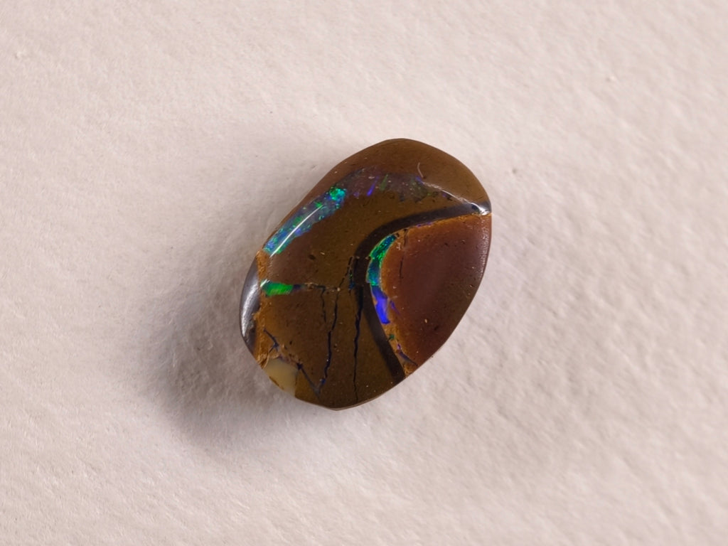 Opale boulder d’Australie — ovale — 4,9 ct