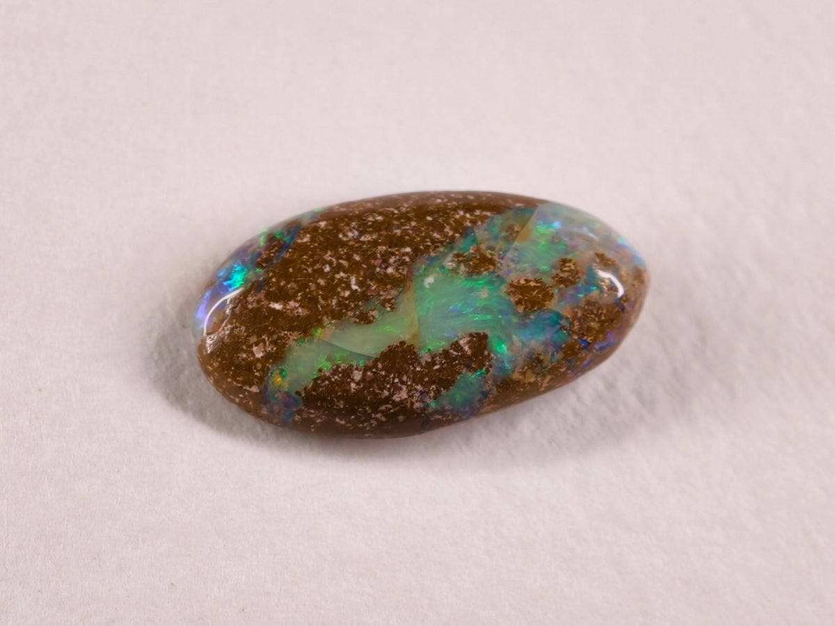 Opale boulder d’Australie — forme libre — 6,3 ct