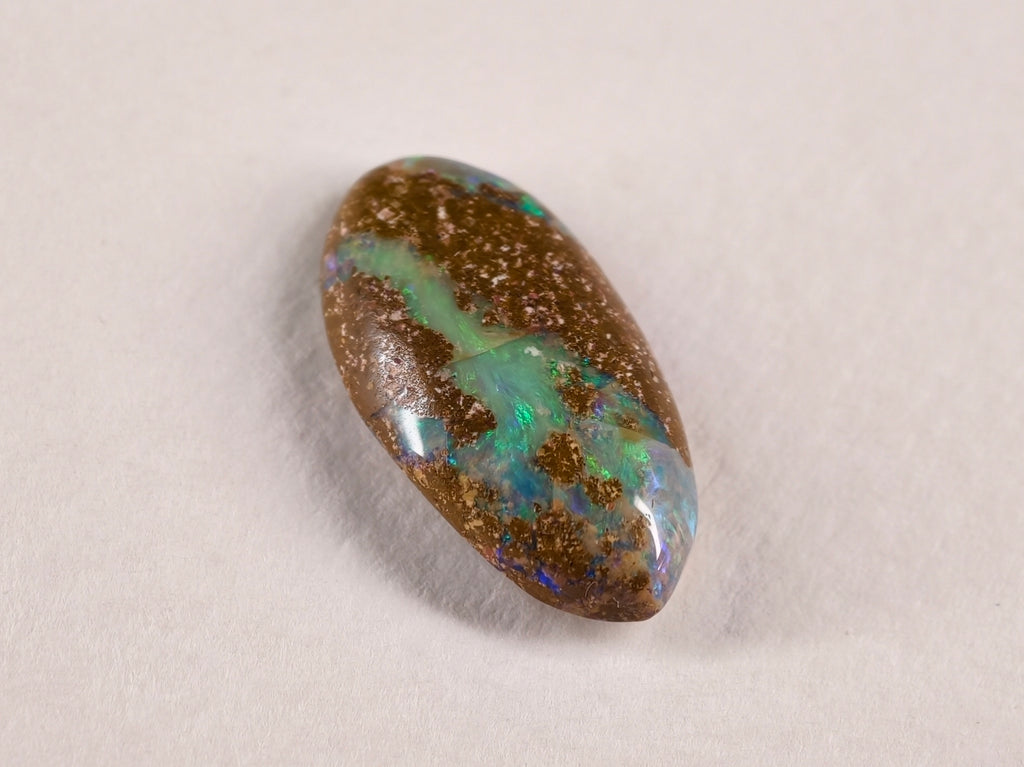 Opale boulder d’Australie — forme libre — 6,3 ct
