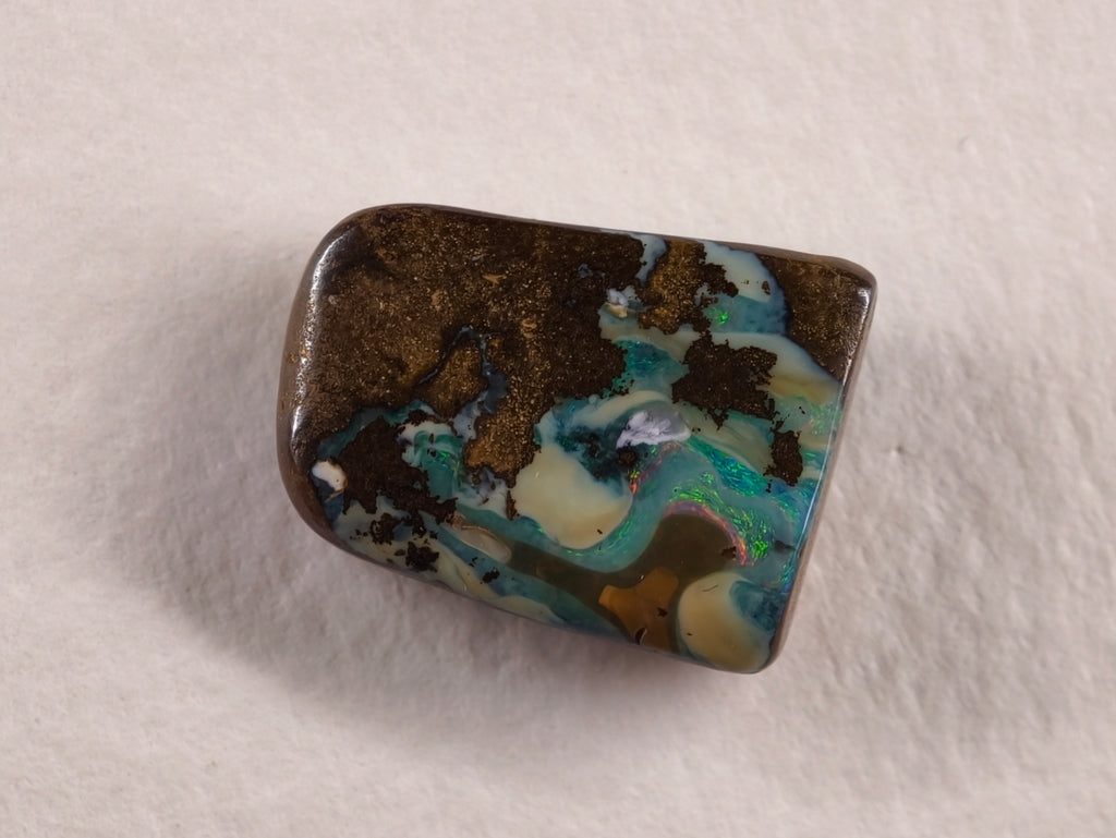 Opale boulder d’Australie — forme libre — 11,2 ct