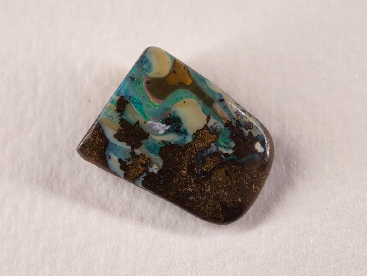 Opale boulder d’Australie — forme libre — 11,2 ct