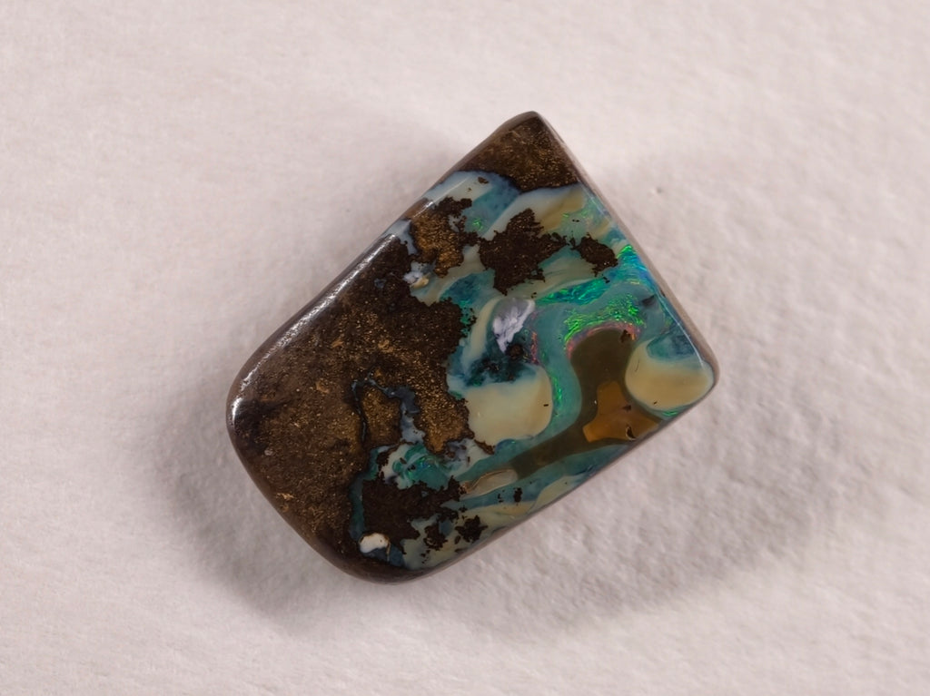Opale boulder d’Australie — forme libre — 11,2 ct