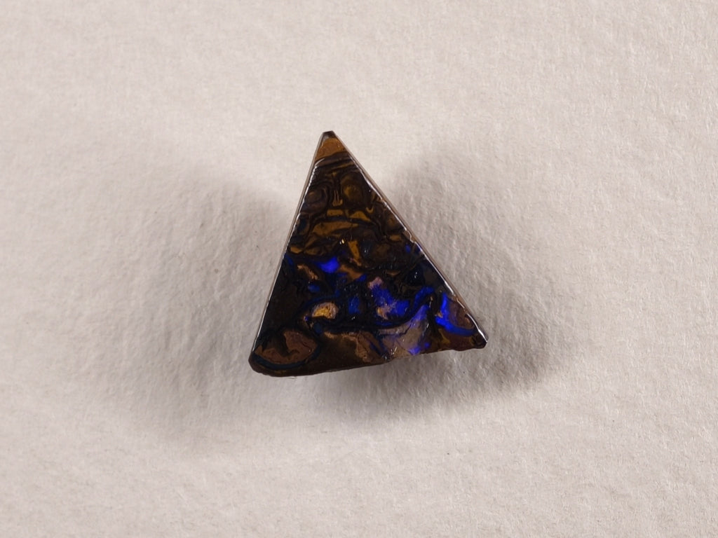 Opale boulder d’Australie — triangle — 3,4 ct
