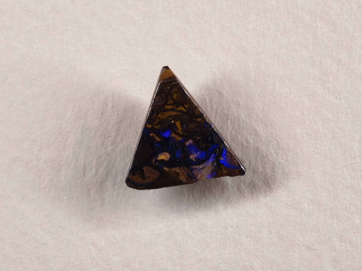 Opale boulder d’Australie — triangle — 3,4 ct