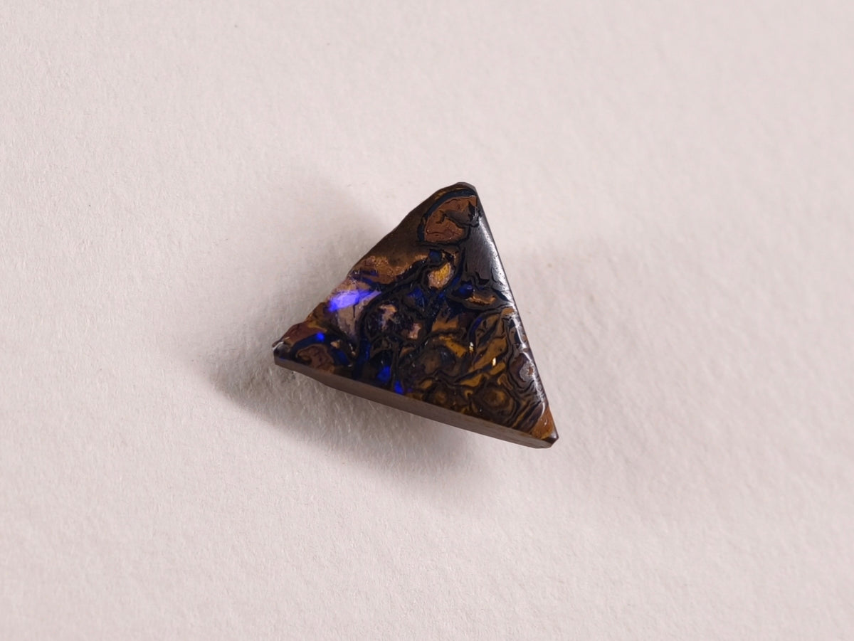 Opale boulder d’Australie — triangle — 3,4 ct