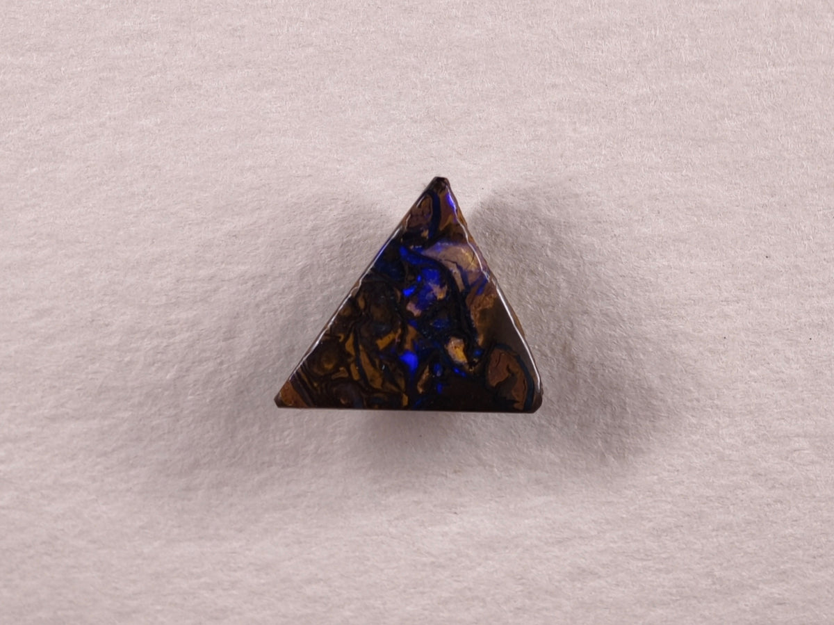 Opale boulder d’Australie — triangle — 3,4 ct