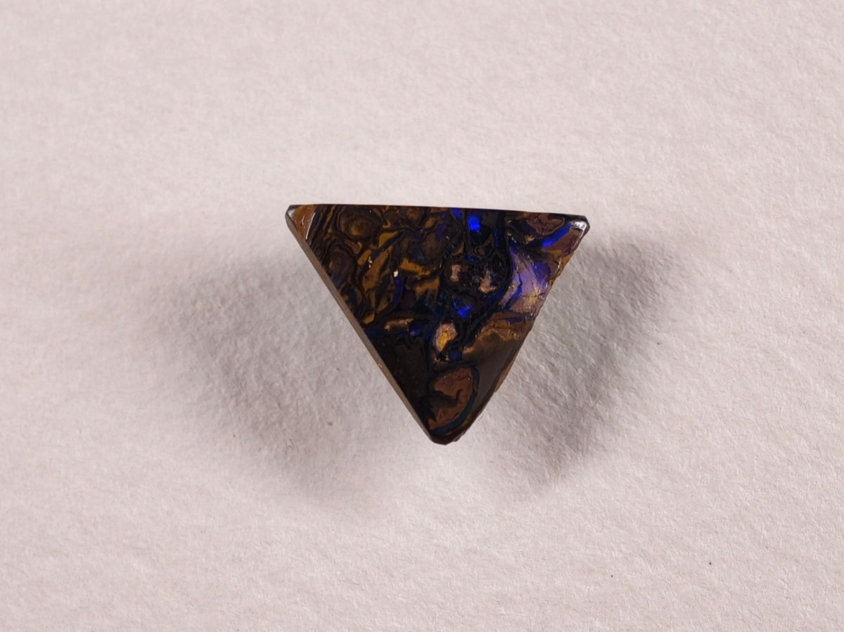Opale boulder d’Australie — triangle — 3,4 ct