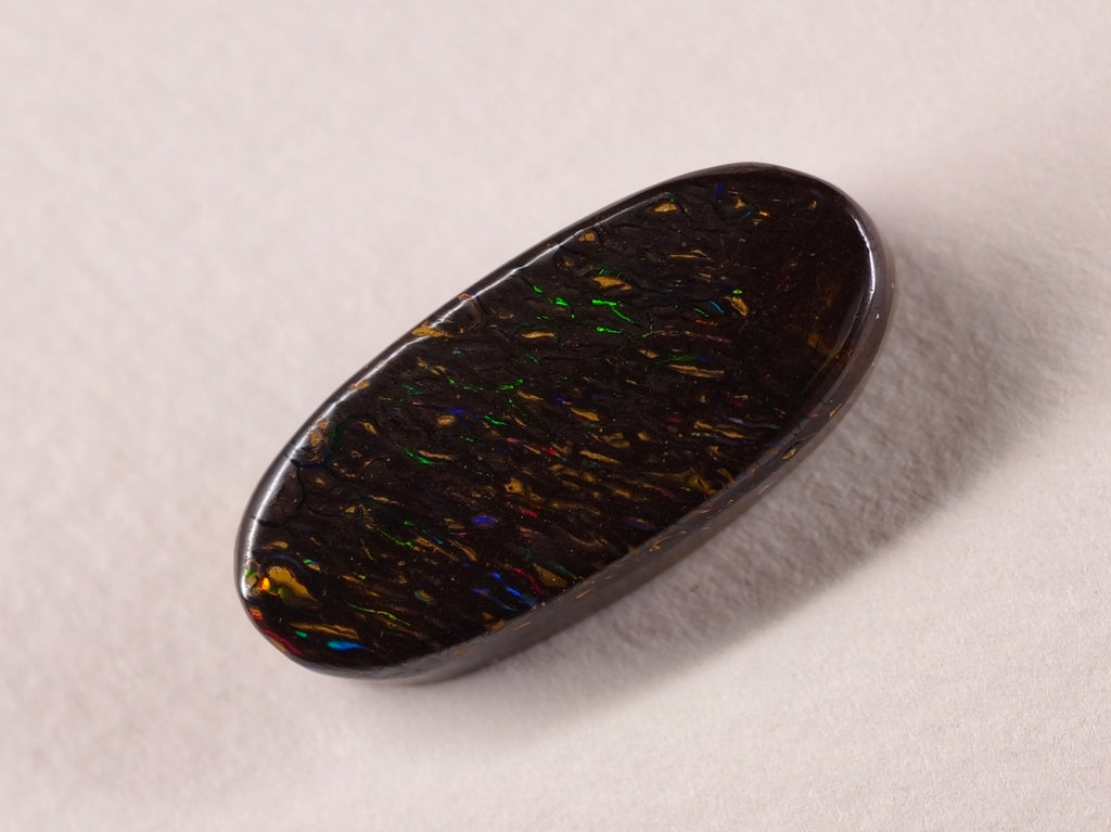 Opale boulder d’Australie — ovale — 25,7 ct