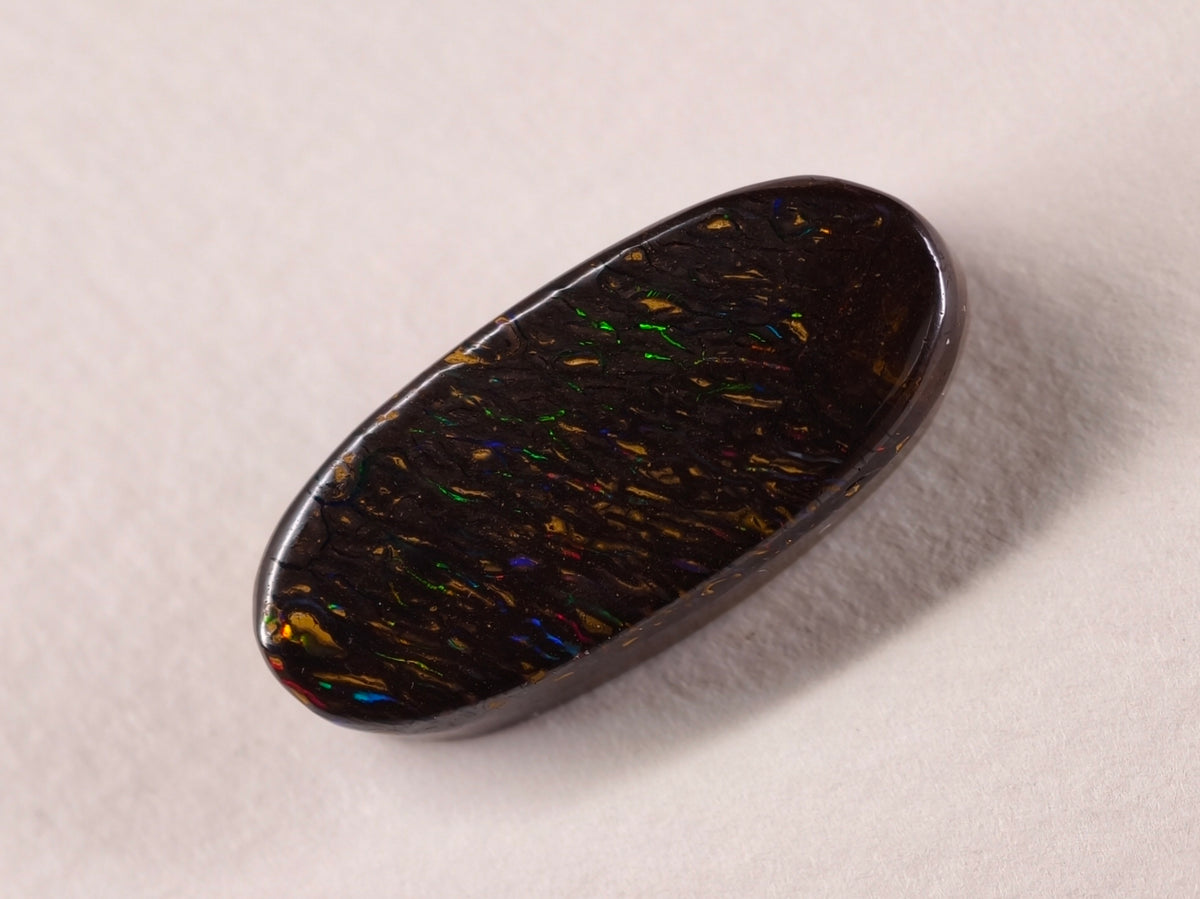 Opale boulder d’Australie — ovale — 25,7 ct