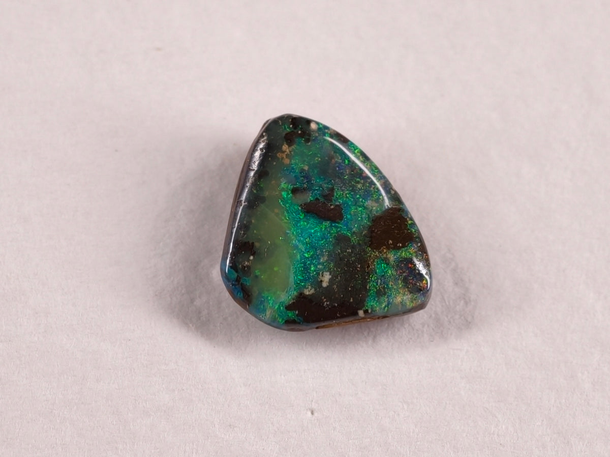 Opale boulder d’Australie — forme libre — 2,4 ct