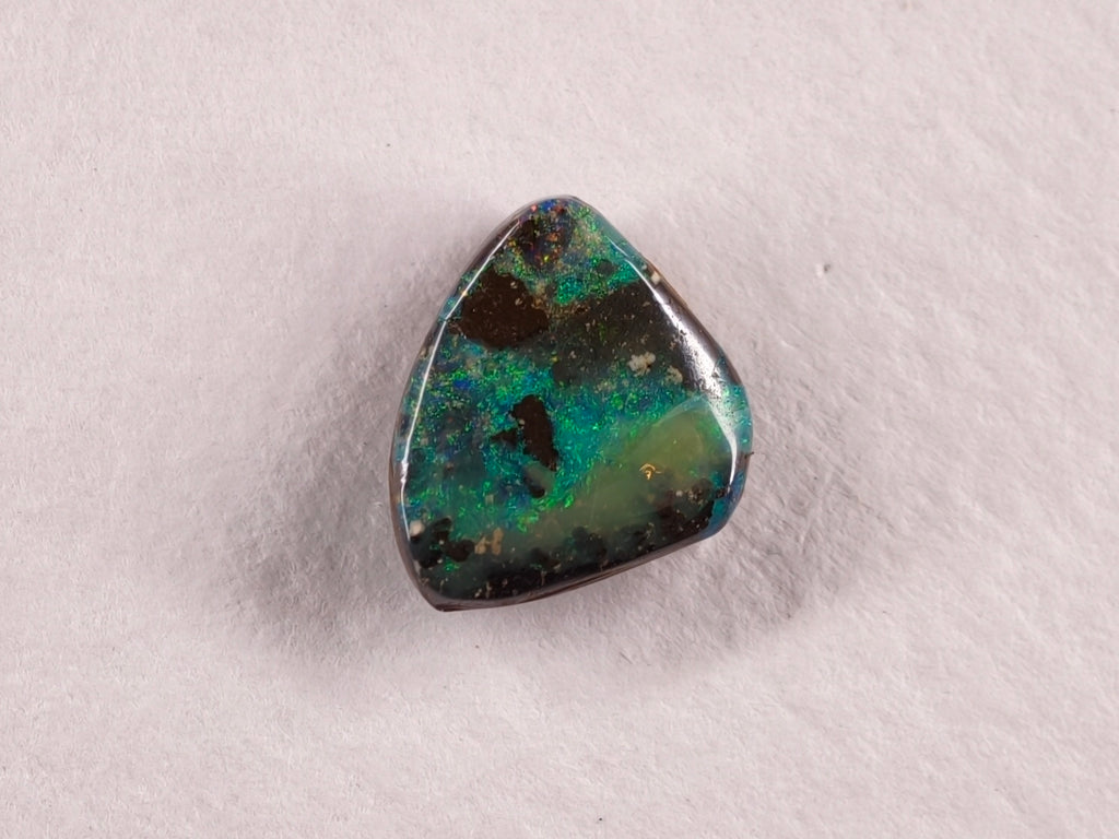Opale boulder d’Australie — forme libre — 2,4 ct
