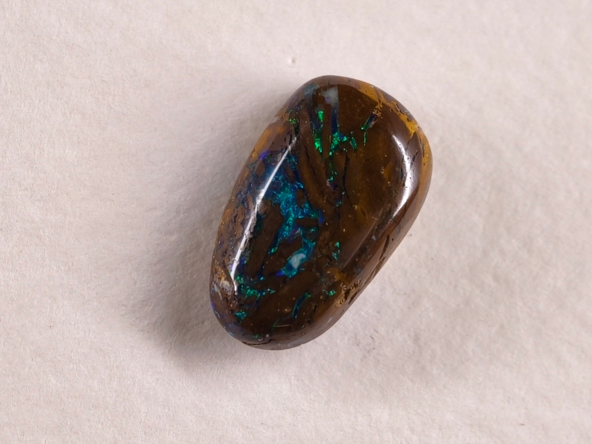 Opale boulder d’Australie — ovale — 4,4 ct