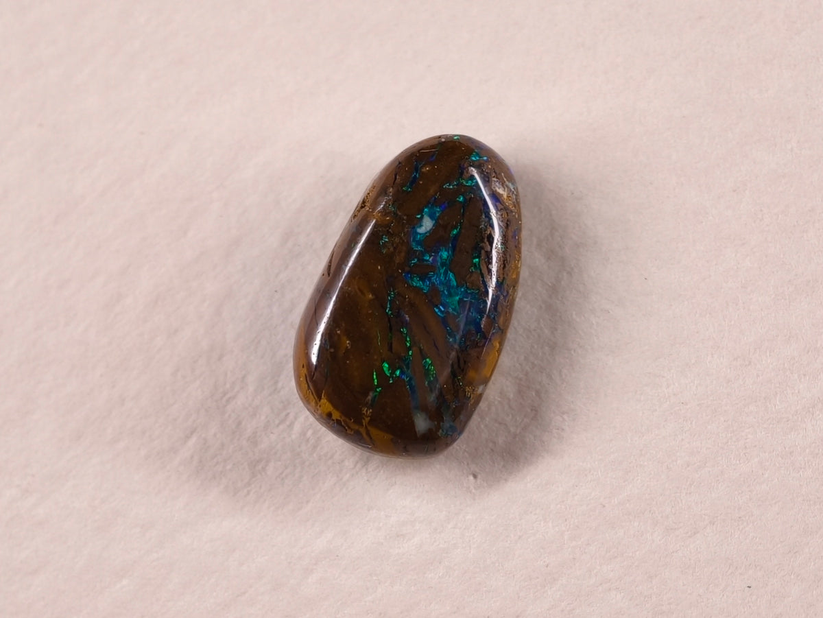 Opale boulder d’Australie — ovale — 4,4 ct