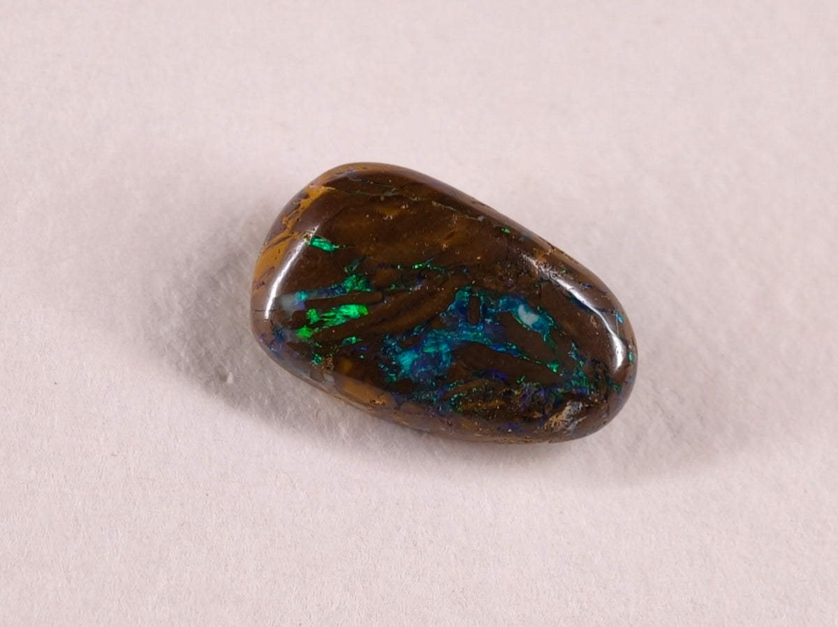 Opale boulder d’Australie — ovale — 4,4 ct