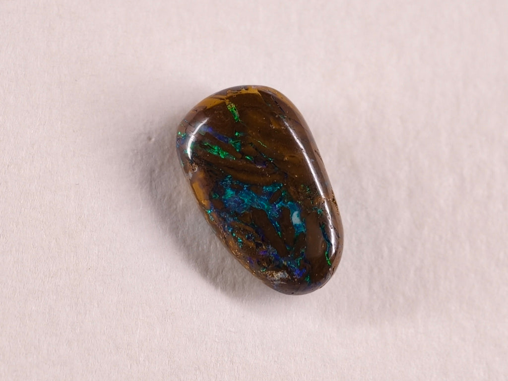Opale boulder d’Australie — ovale — 4,4 ct