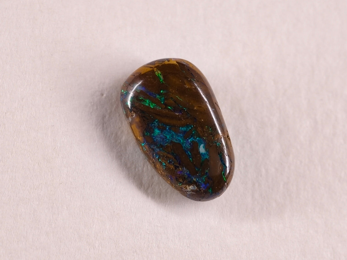 Opale boulder d’Australie — ovale — 4,4 ct