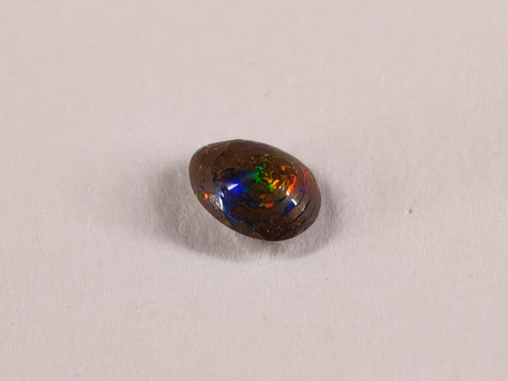 Opale boulder d’Australie — forme libre — 0,65 ct