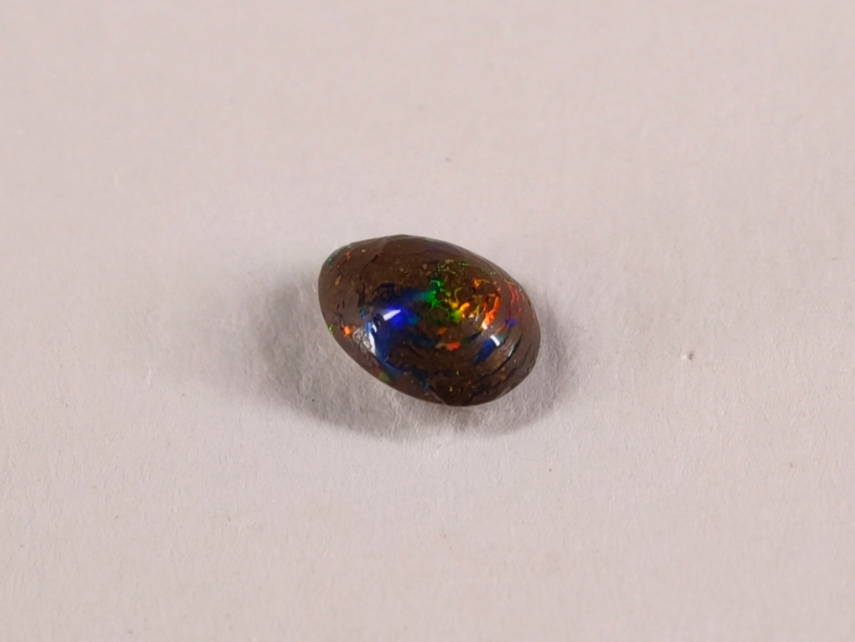 Opale boulder d’Australie — forme libre — 0,65 ct