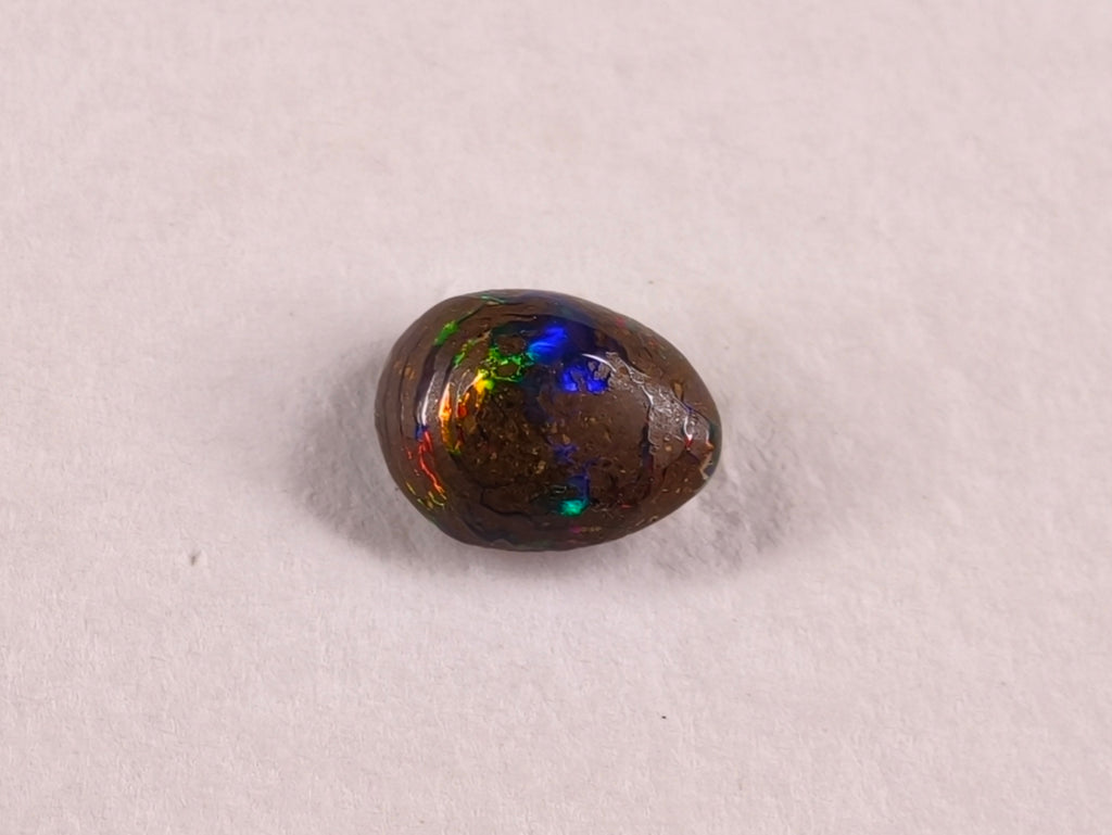 Opale boulder d’Australie — forme libre — 0,65 ct