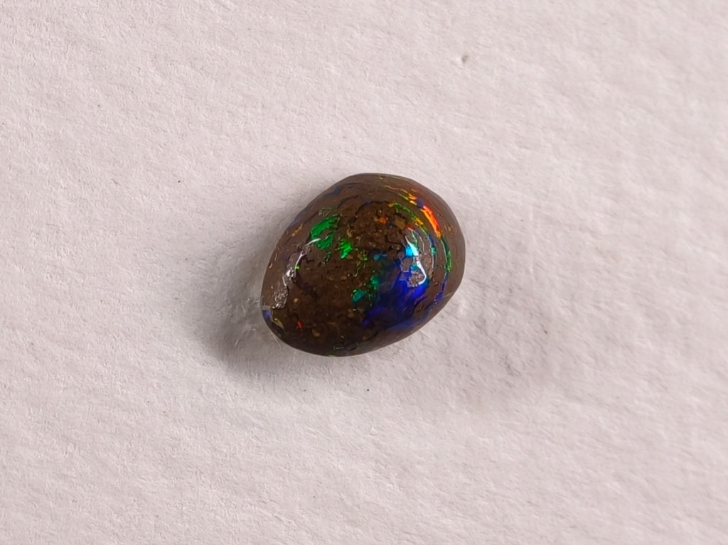 Opale boulder d’Australie — forme libre — 0,65 ct