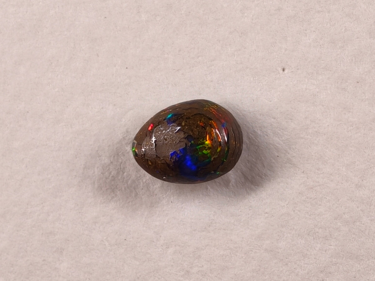 Opale boulder d’Australie — forme libre — 0,65 ct