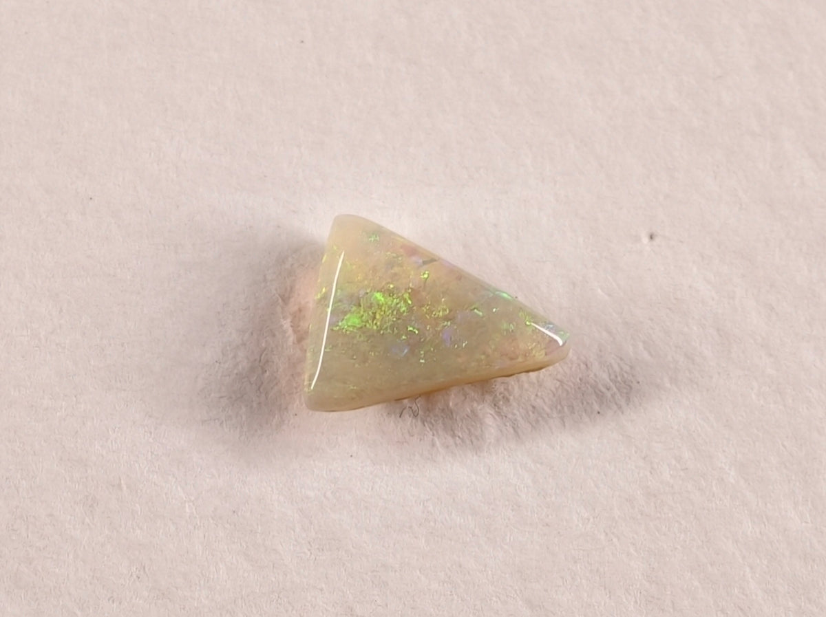 Opale d’Australie — triangle — 0,5 ct