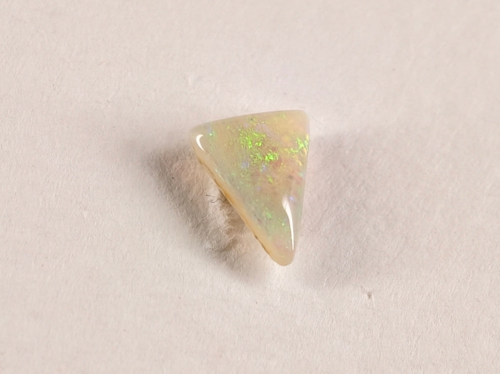 Opale d’Australie — triangle — 0,5 ct