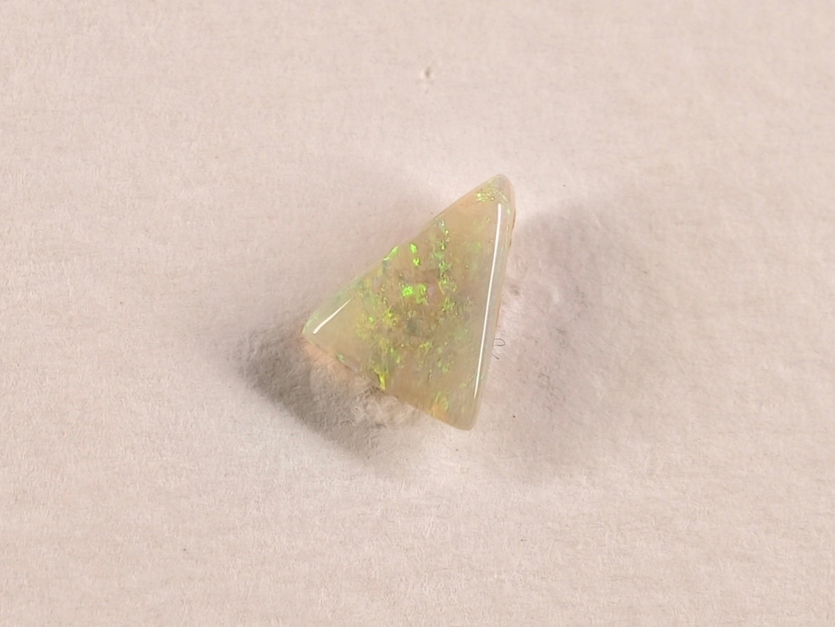 Opale d’Australie — triangle — 0,5 ct