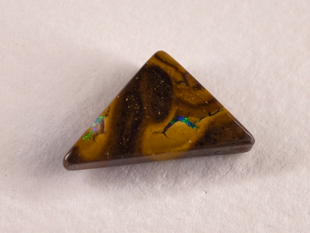 Opale boulder d’Australie — triangle — 6,5 ct
