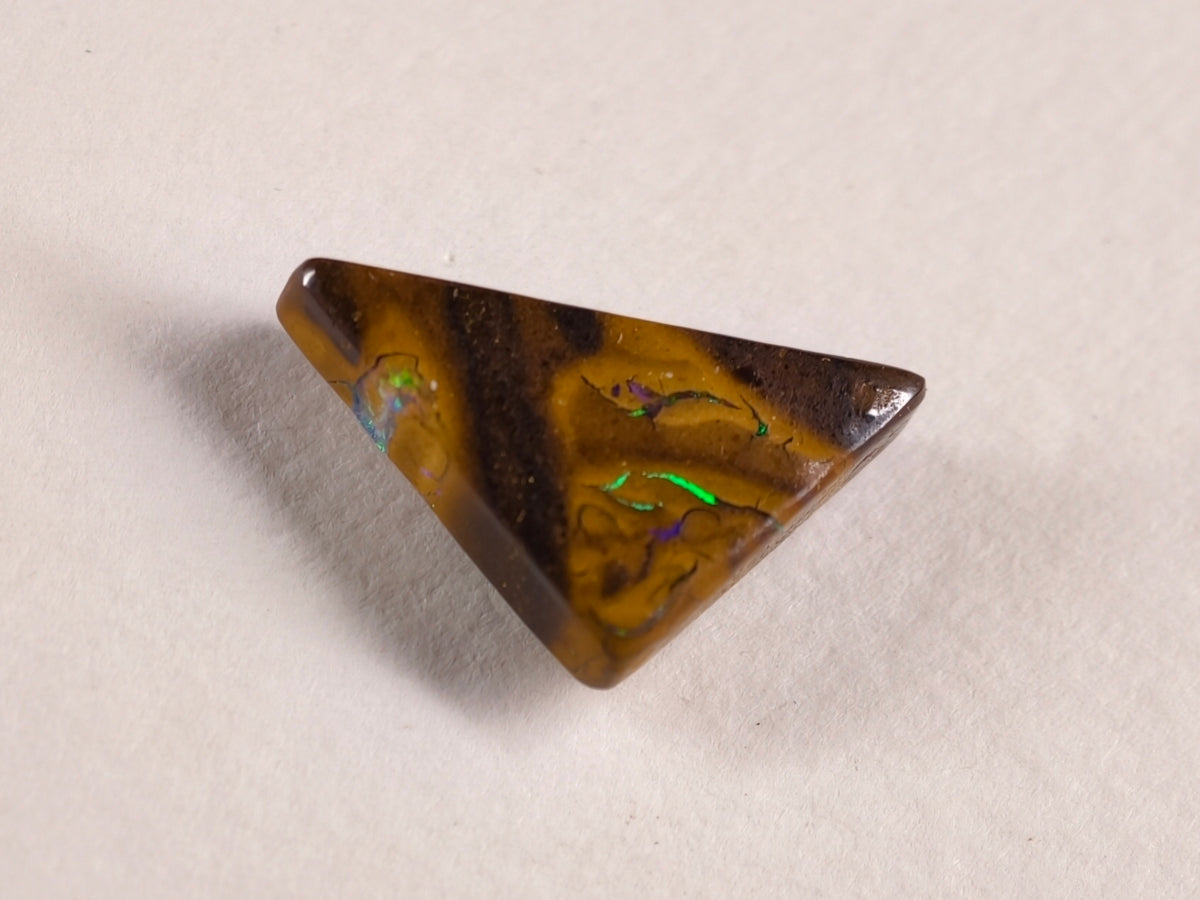 Opale boulder d’Australie — triangle — 6,5 ct