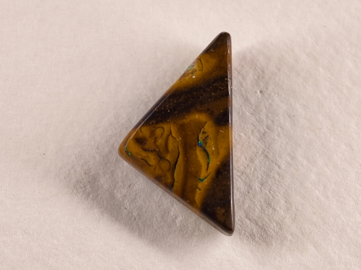 Opale boulder d’Australie — triangle — 6,5 ct