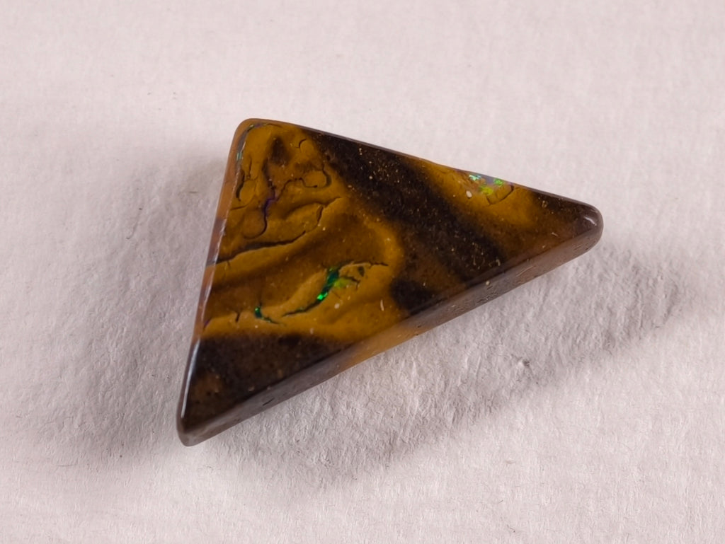 Opale boulder d’Australie — triangle — 6,5 ct