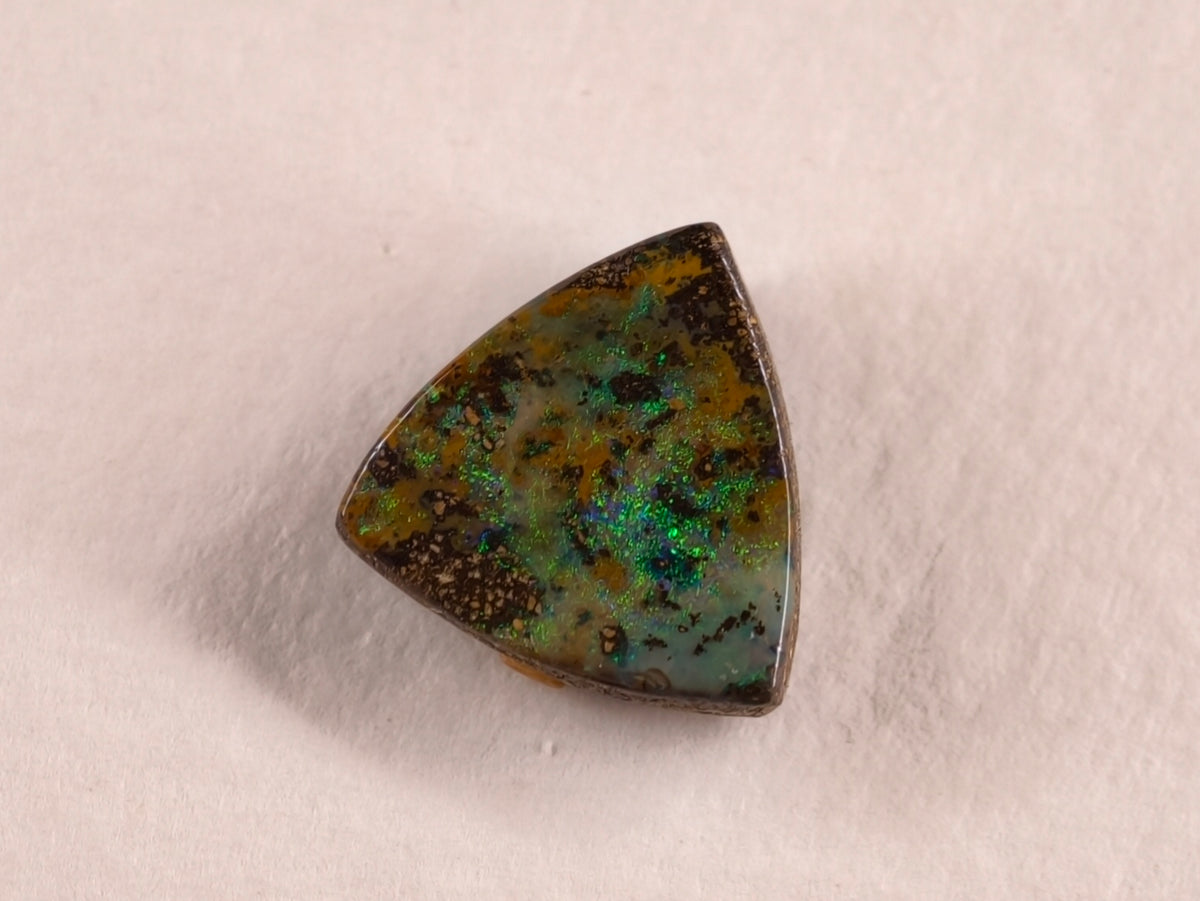 Opale boulder d’Australie — forme libre — 5,5 ct