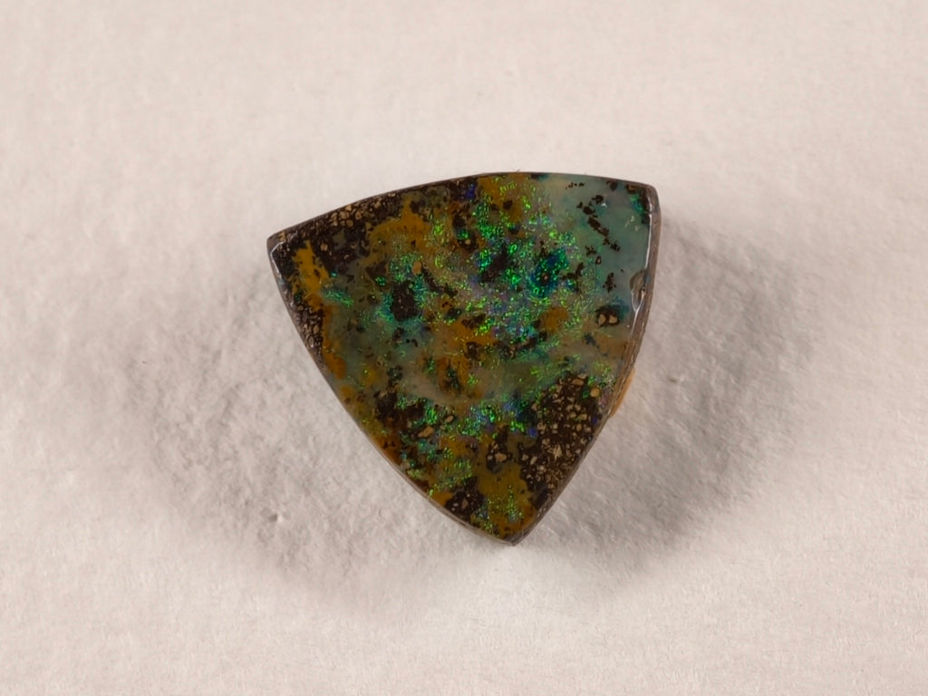 Opale boulder d’Australie — forme libre — 5,5 ct