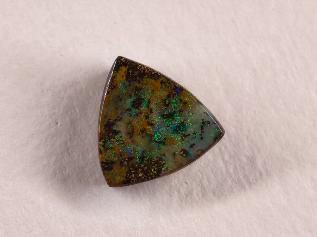 Opale boulder d’Australie — forme libre — 5,5 ct