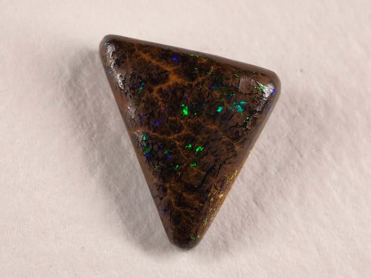 Opale boulder d’Australie — triangle — 8,7 ct