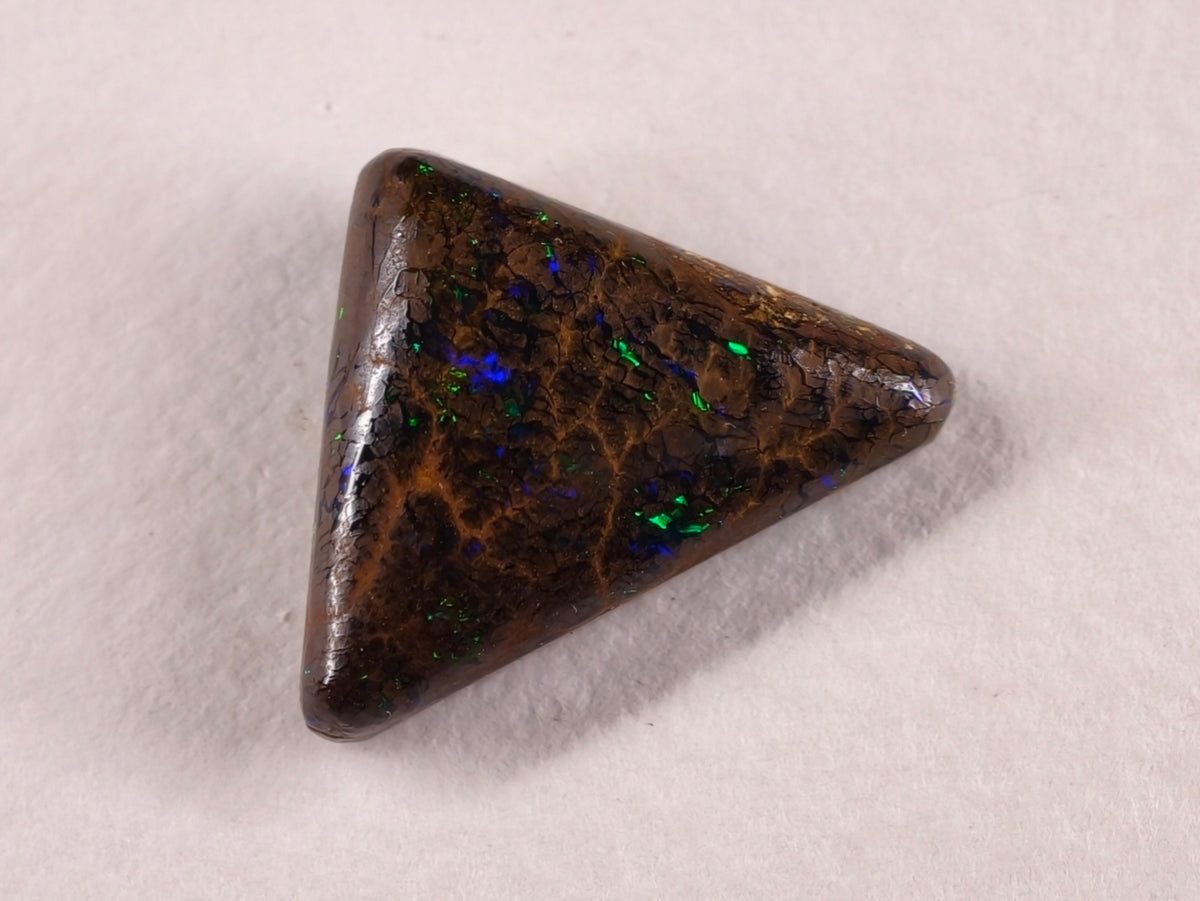 Opale boulder d’Australie — triangle — 8,7 ct