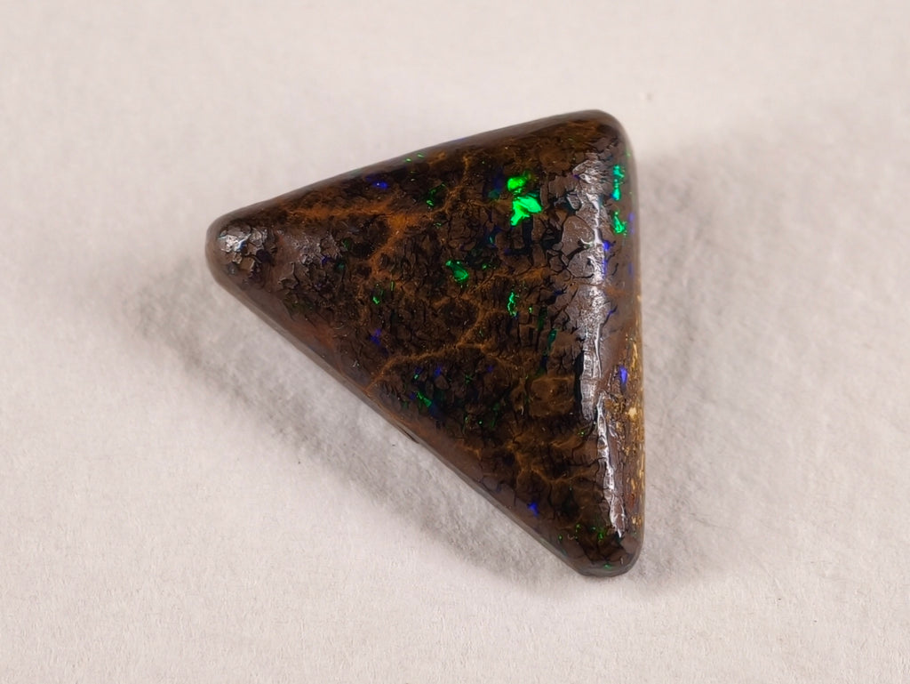 Opale boulder d’Australie — triangle — 8,7 ct