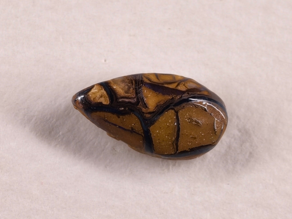 Opale boulder d’Australie — goutte — 3,2 ct