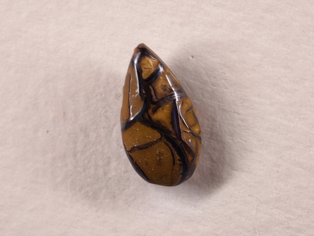 Opale boulder d’Australie — goutte — 3,2 ct