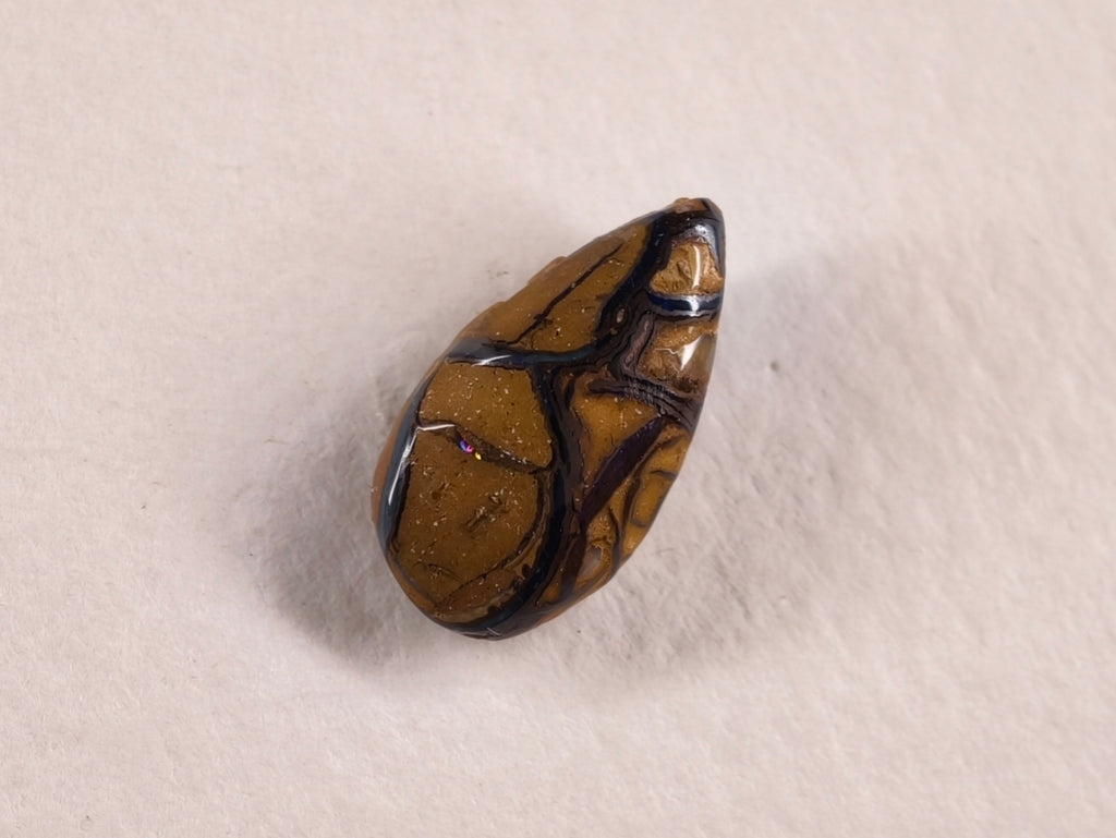 Opale boulder d’Australie — goutte — 3,2 ct