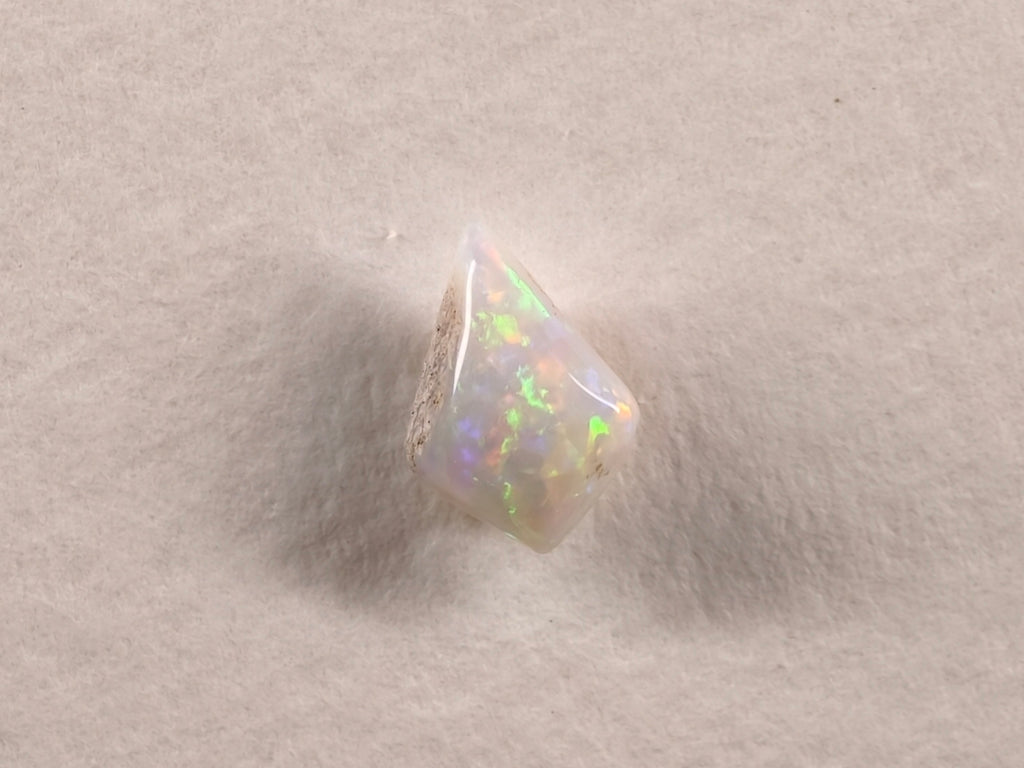 Opale d’Australie — cerf-volant — 0,8 ct