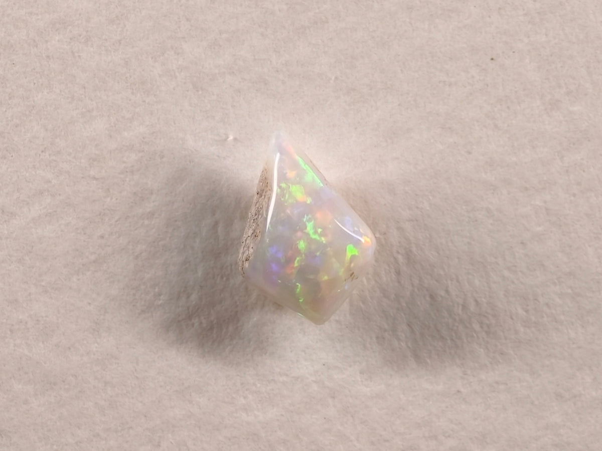Opale d’Australie — cerf-volant — 0,8 ct