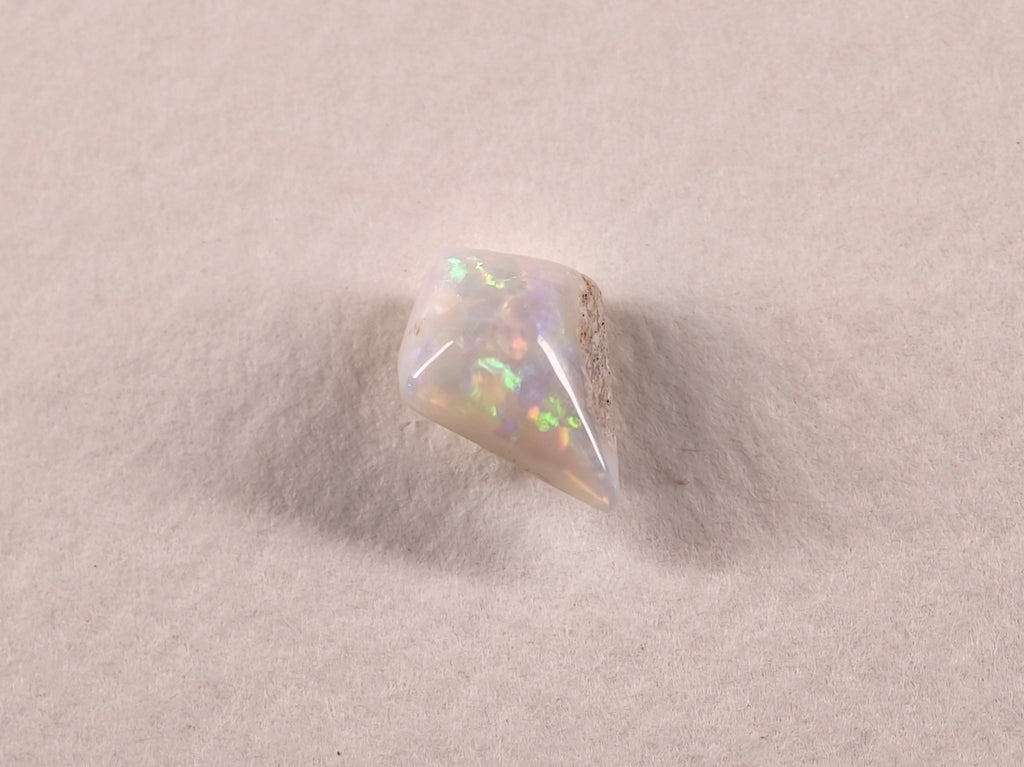 Opale d’Australie — cerf-volant — 0,8 ct