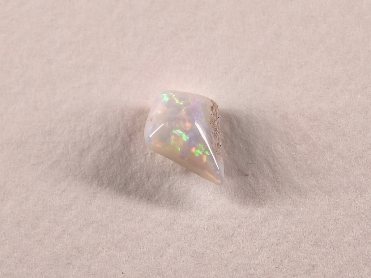 Opale d’Australie — cerf-volant — 0,8 ct