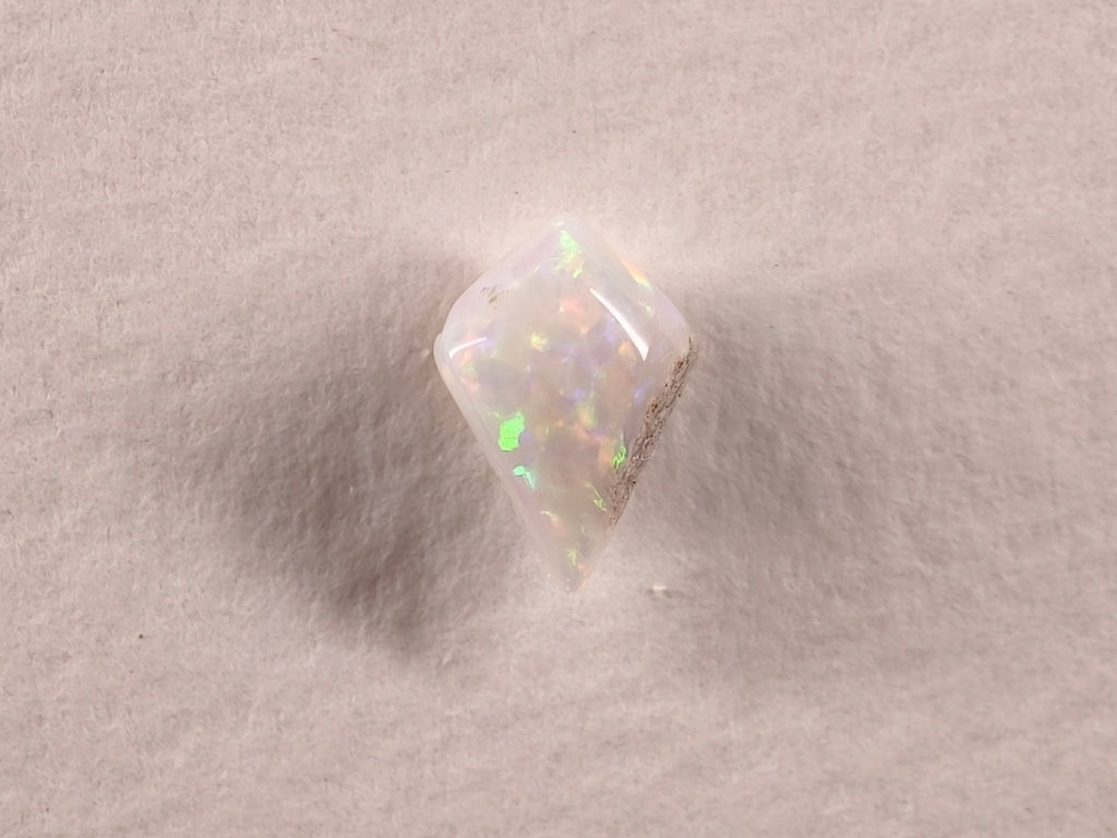 Opale d’Australie — cerf-volant — 0,8 ct
